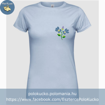 Női Imperial Póló Kicsi kék kalocsai ibolya virág Kicsi kék ibolya hagyományos magyar kalocsai virágminta új színekben. Ajánlom mindenkinek aki szereti a magyar népi motívumokat, de a klasszikus hímzett minták helyett egy egyszerűbb, modernebb mintát keres. Tedd színesebbekké a hétköznapokat egy kék ibolya kalocsai virágmintás pólóval, bögrével, vagy táskával. https://polokucko.polomania.hu/ Ez a klasszikus kerek nyakú női póló 100% fésült pamutból készül, 190 g-os anyagvastagsággal. Az előkezelt pamut tisztább és könnyebb, így növeli az anyag minőségét és formaállóságát, melyet a bordás nyakpasszé is biztosít. A szabás enyhén karcsúsított, kényelmes viselet minden nap.